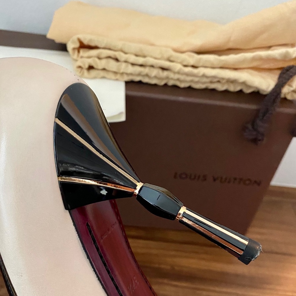 Louis Vuitton Art Deco Heels - Picture 9 of 10